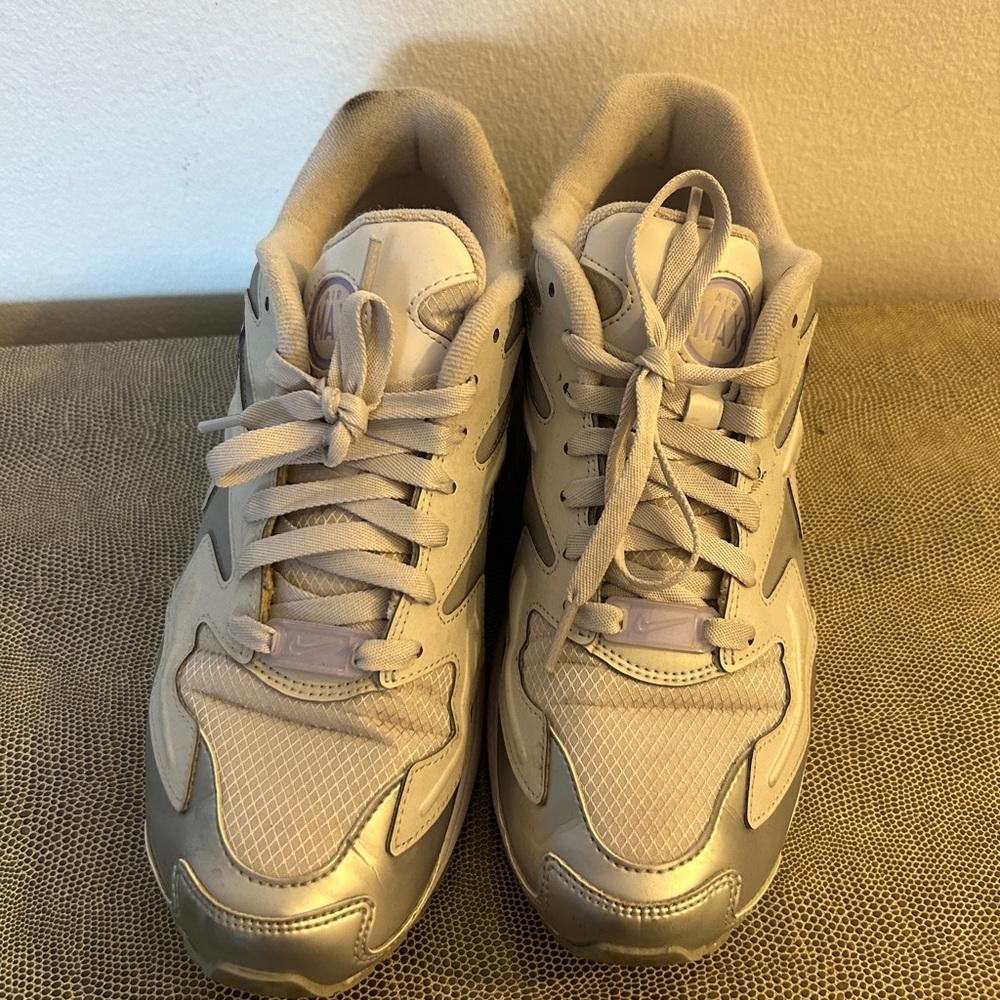 Nike Women's Sneakers Beige Silver